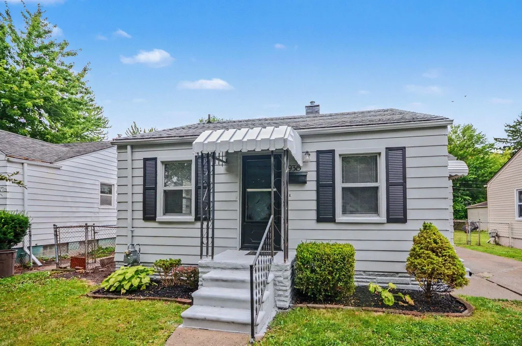19315 Kingsville Street Harper Woods City MI 48225