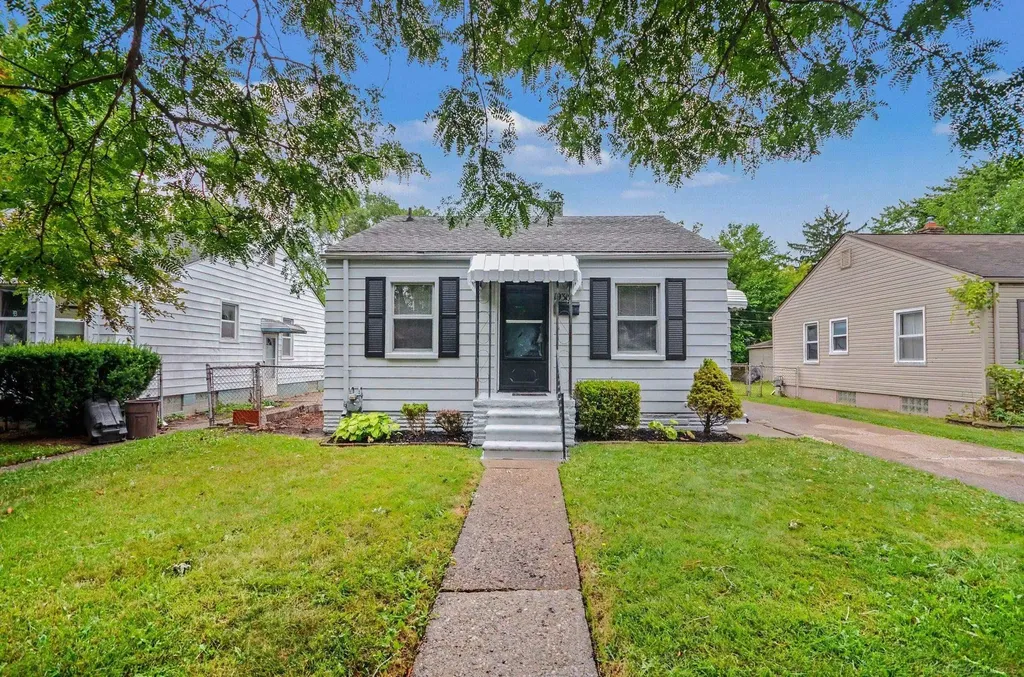 19315 Kingsville Street Harper Woods City MI 48225