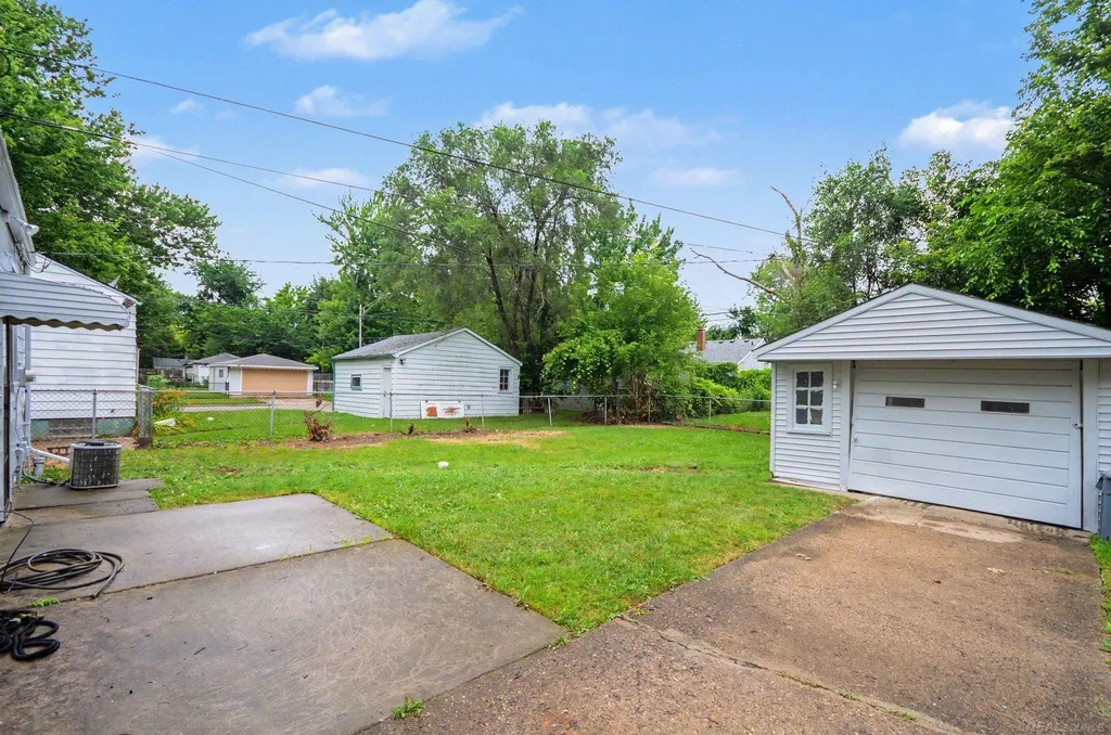 19315 Kingsville Street Harper Woods City MI 48225