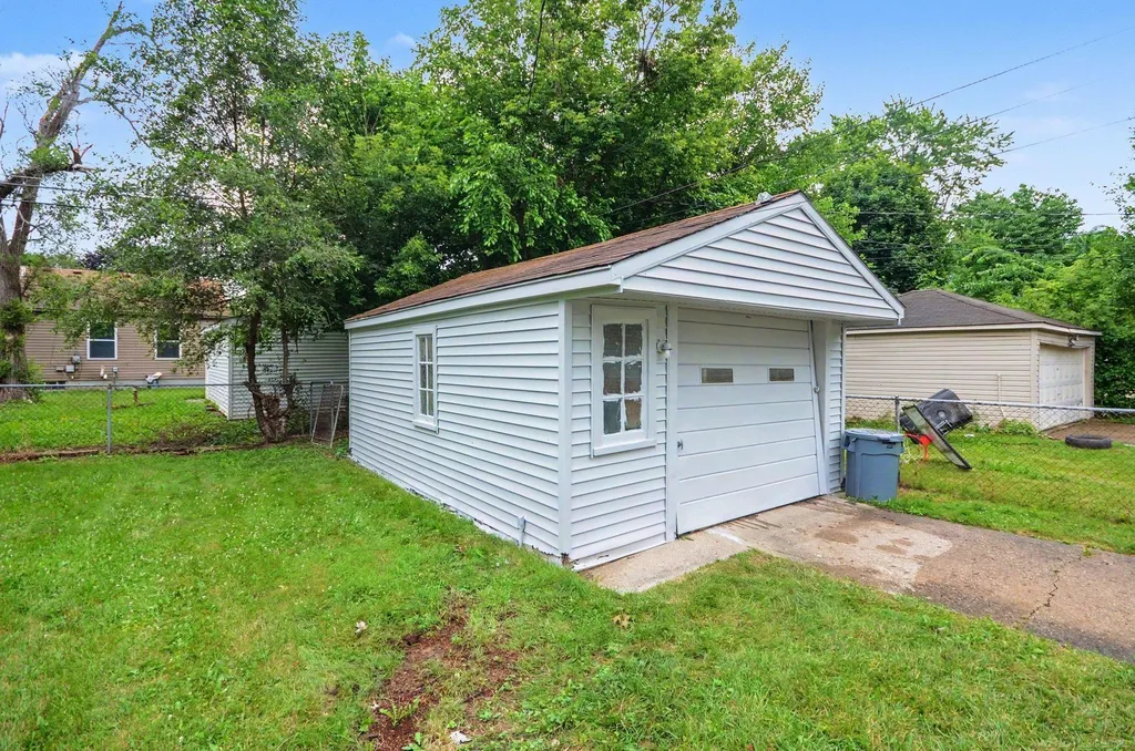 19315 Kingsville Street Harper Woods City MI 48225