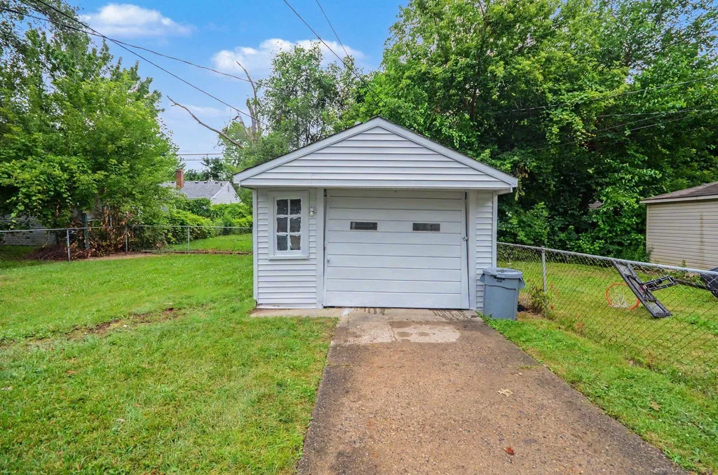 19315 Kingsville Street Harper Woods City MI 48225