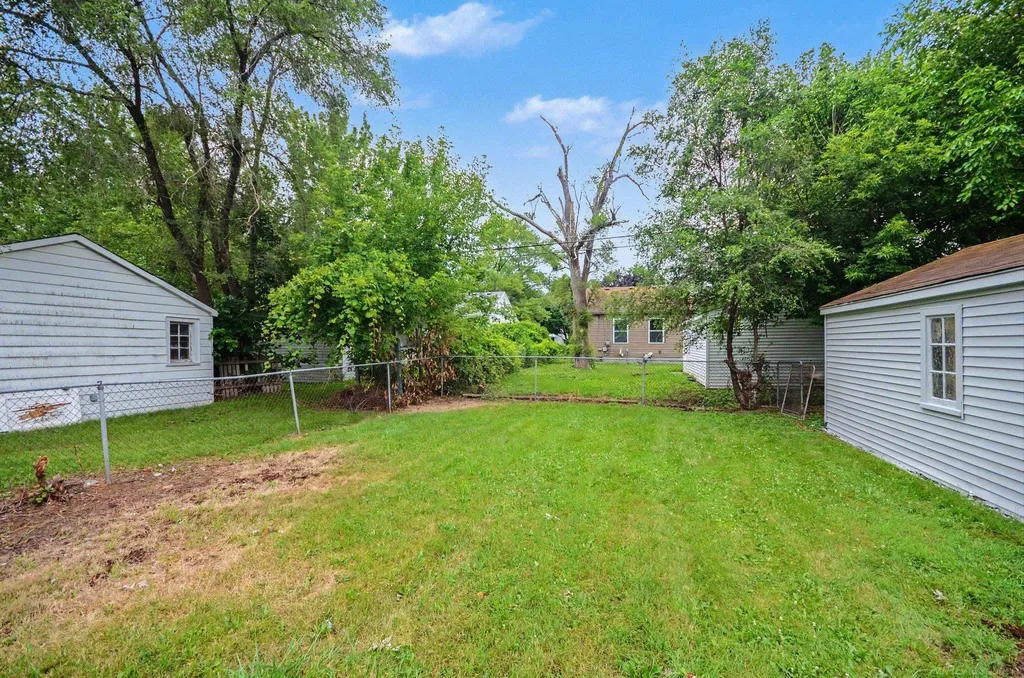 19315 Kingsville Street Harper Woods City MI 48225