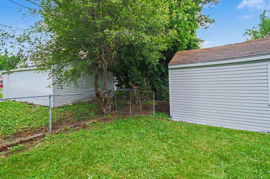 19315 Kingsville Street Harper Woods City MI 48225