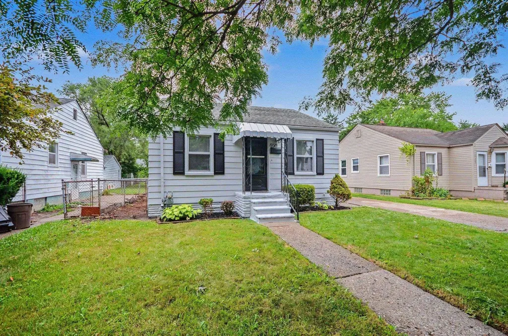 19315 Kingsville Street Harper Woods City MI 48225
