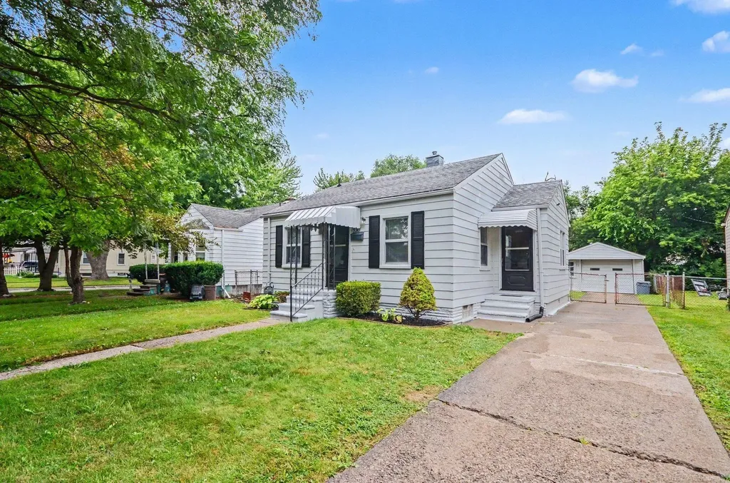 19315 Kingsville Street Harper Woods City MI 48225