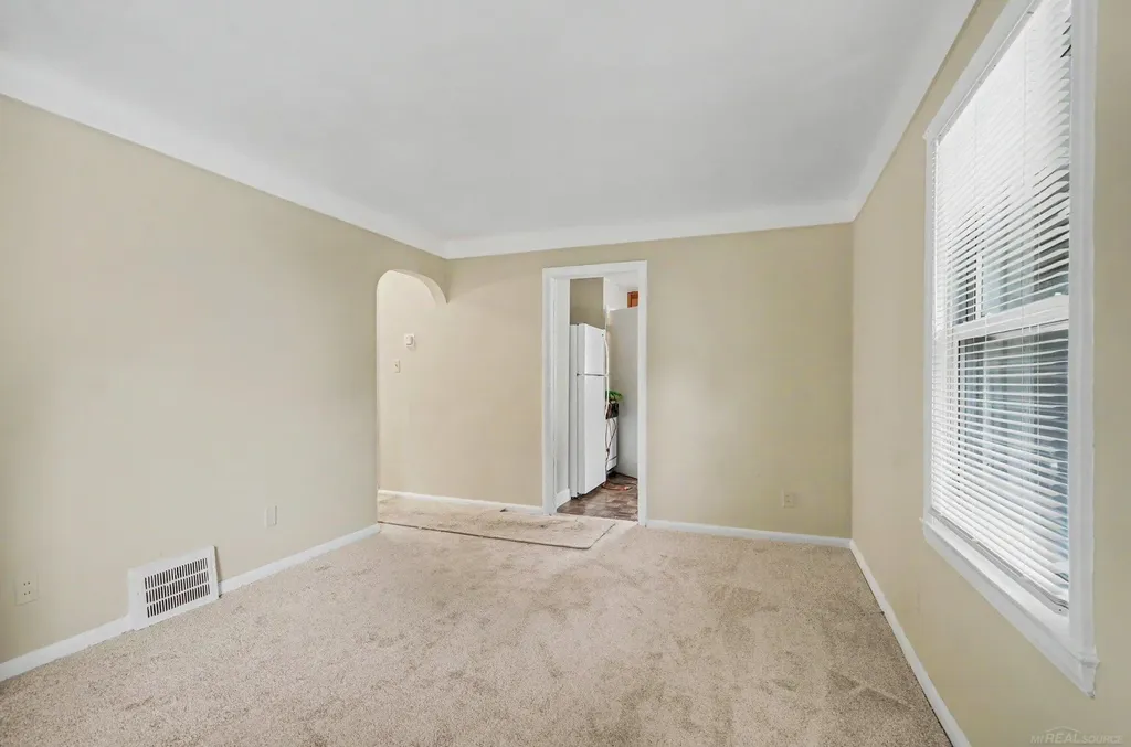 19315 Kingsville Street Harper Woods City MI 48225