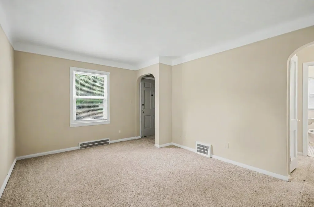 19315 Kingsville Street Harper Woods City MI 48225