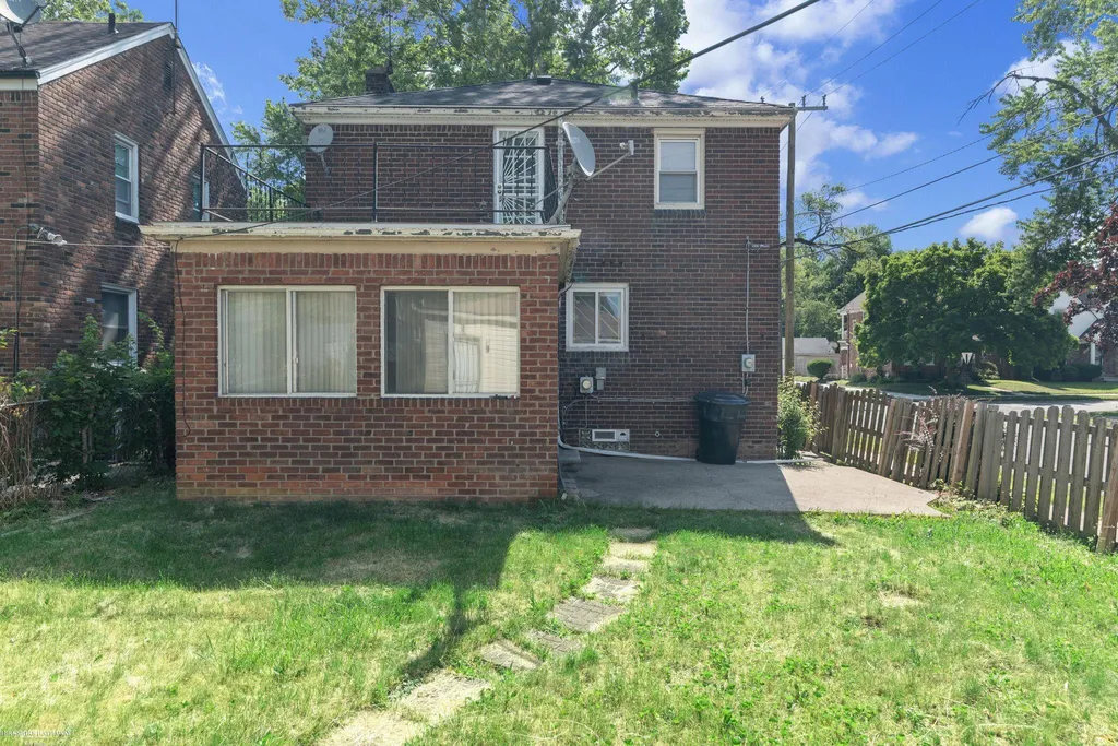 18401 Blackmoor Street Detroit City MI 48234