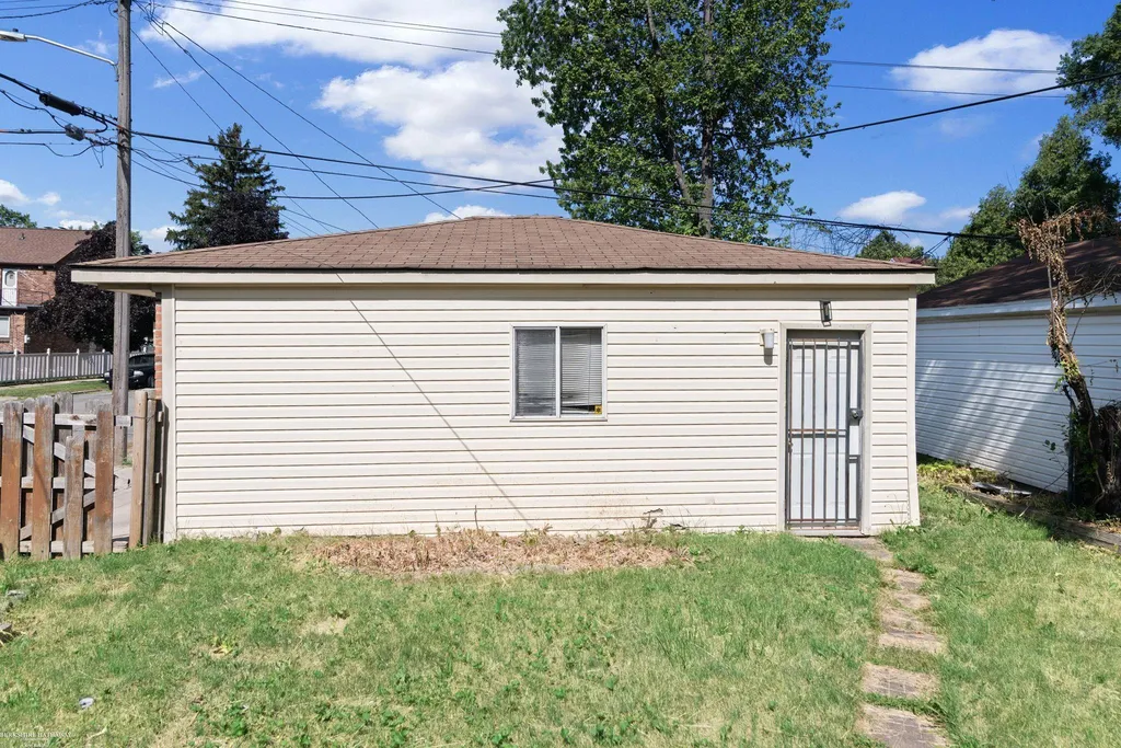 18401 Blackmoor Street Detroit City MI 48234