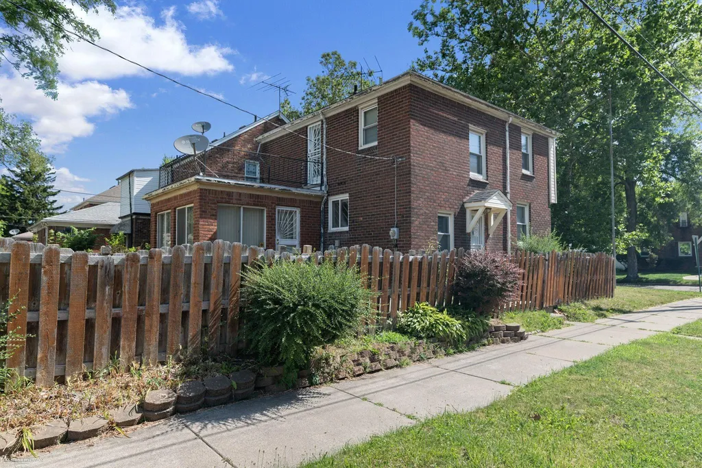 18401 Blackmoor Street Detroit City MI 48234