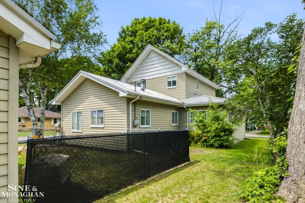 732 N 9th St Street St. Clair City MI 48079