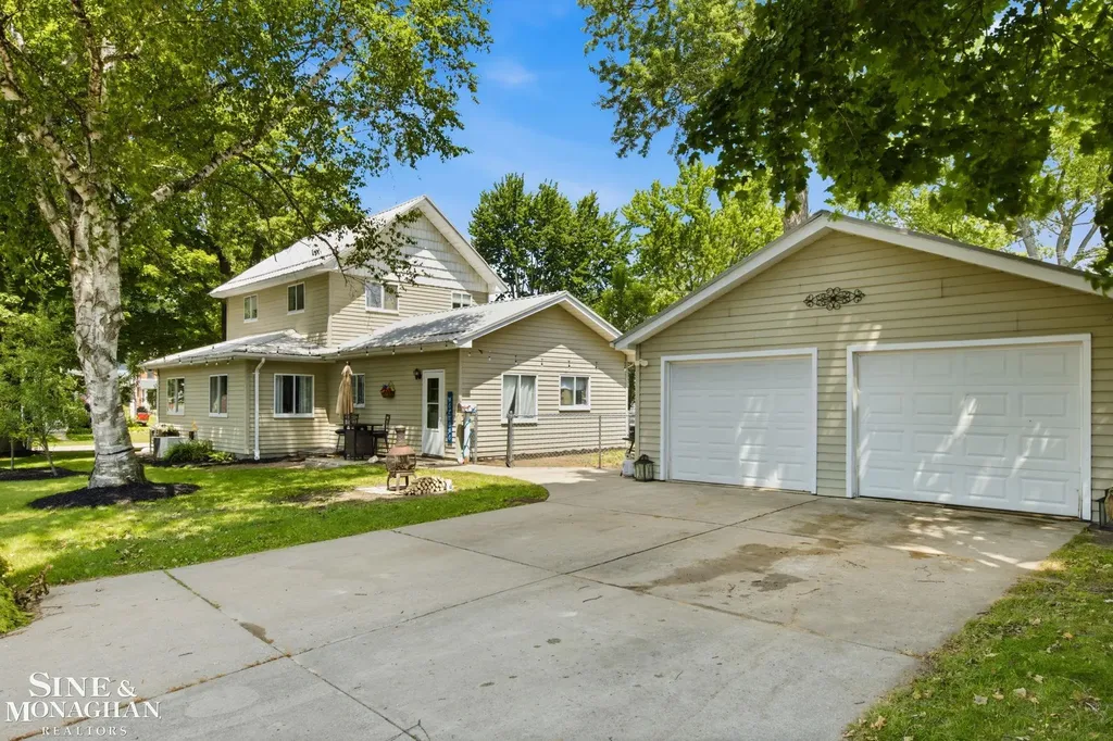 732 N 9th St Street St. Clair City MI 48079