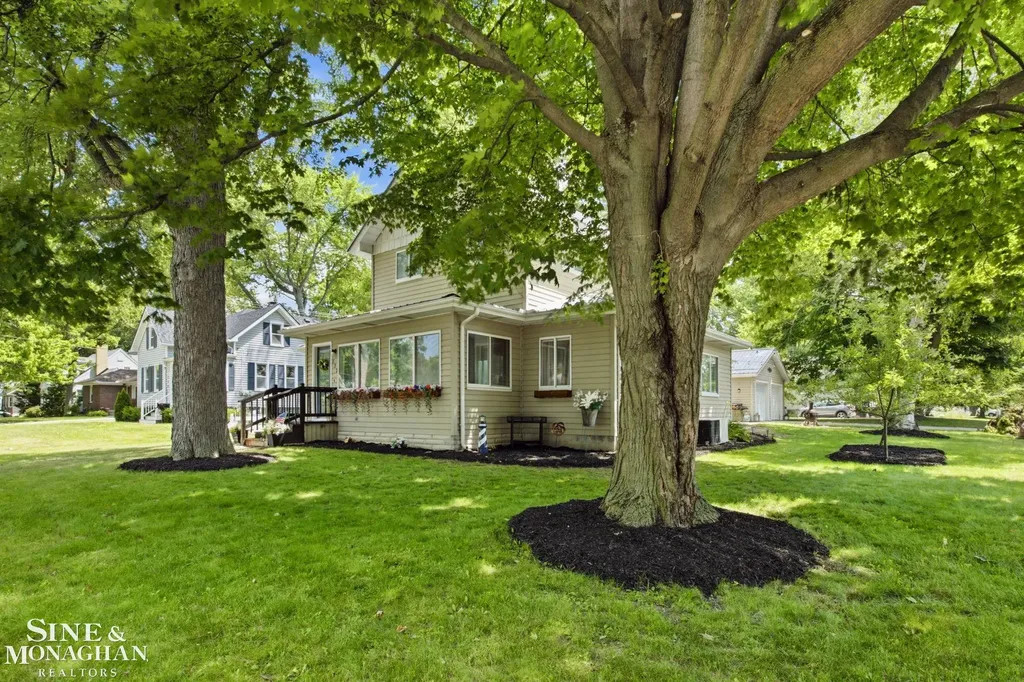 732 N 9th St Street St. Clair City MI 48079