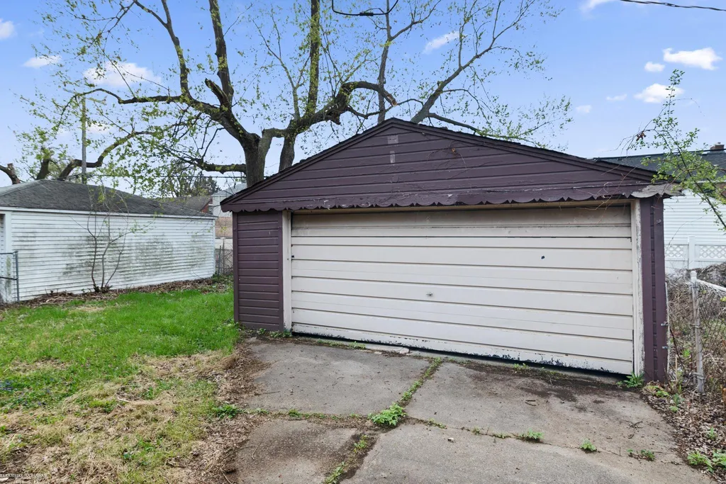 17583 Huntington Road Detroit City MI 48219
