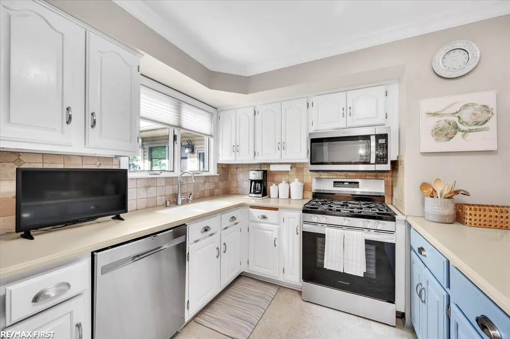 39755 Spitz Drive Sterling Heights City MI 48313