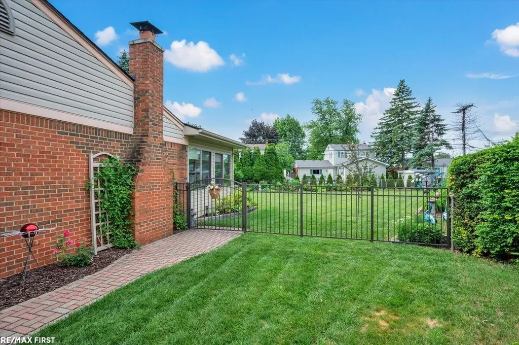 39755 Spitz Drive Sterling Heights City MI 48313