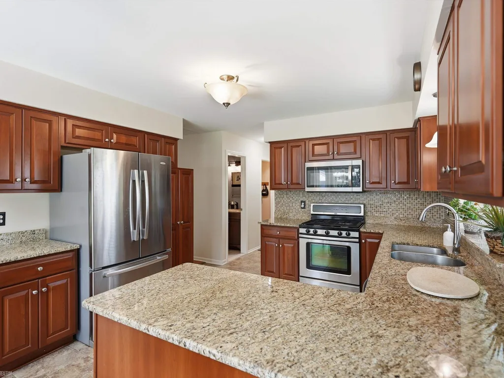 15066 Orleans Drive Shelby Charter Township MI 48315