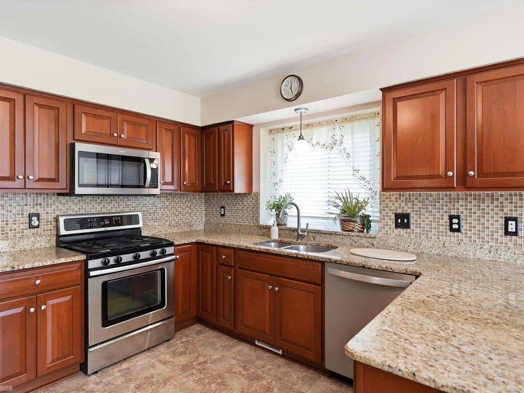 15066 Orleans Drive Shelby Charter Township MI 48315