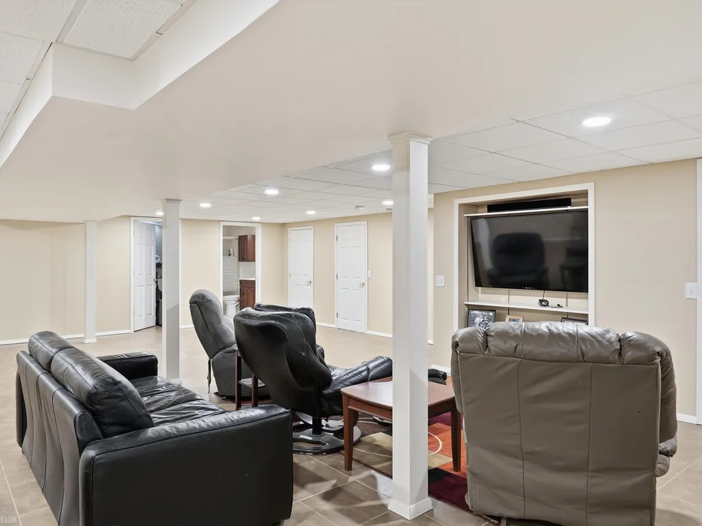 15066 Orleans Drive Shelby Charter Township MI 48315