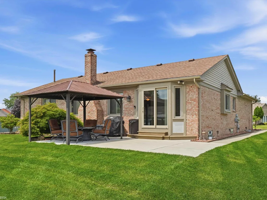 15066 Orleans Drive Shelby Charter Township MI 48315