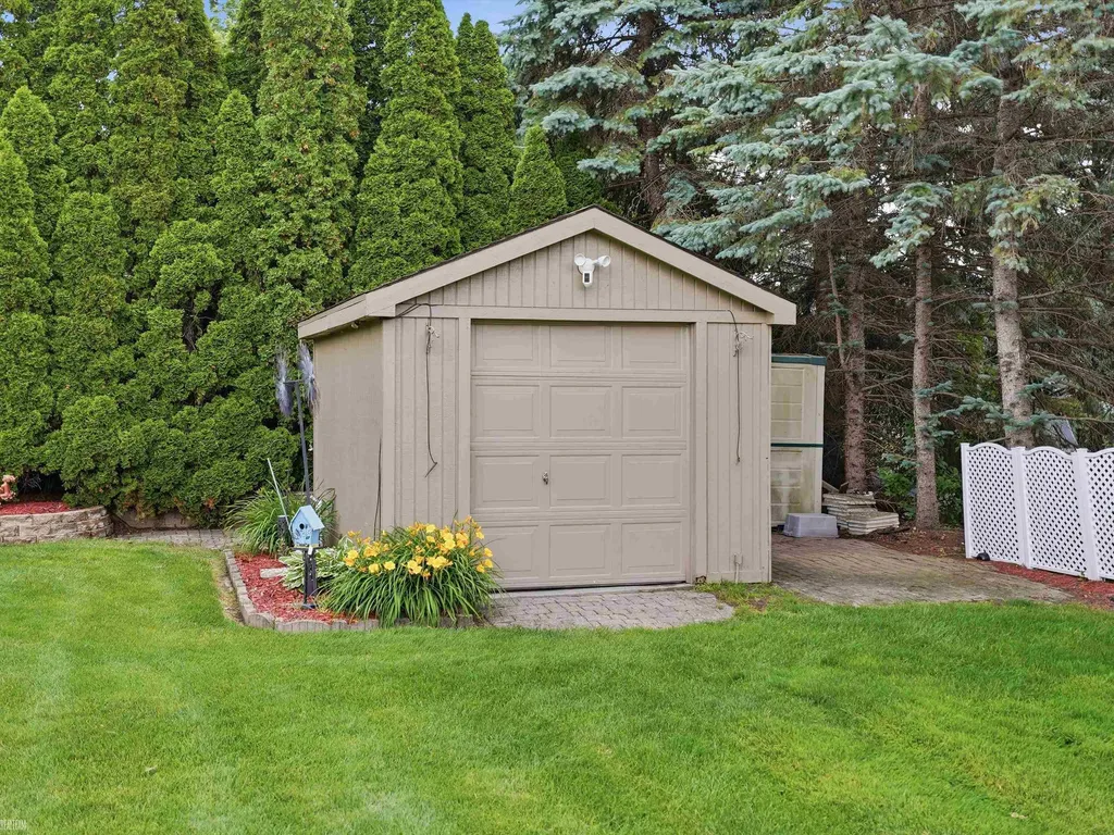 15066 Orleans Drive Shelby Charter Township MI 48315