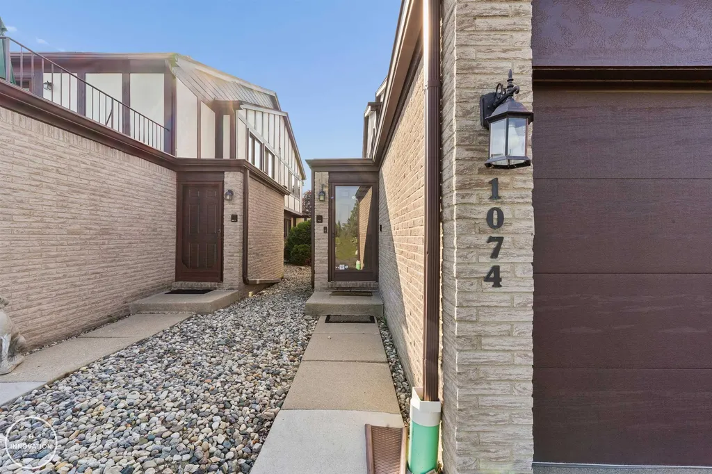 1074 Country Club Drive St. Clair Shores City MI 48082