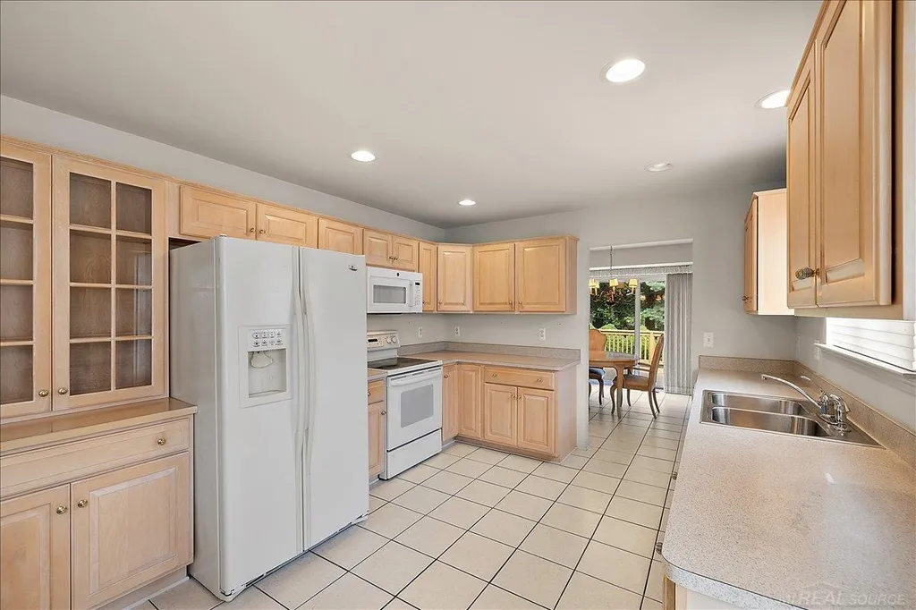 43350 Cove Drive Clinton Charter Township MI 48038