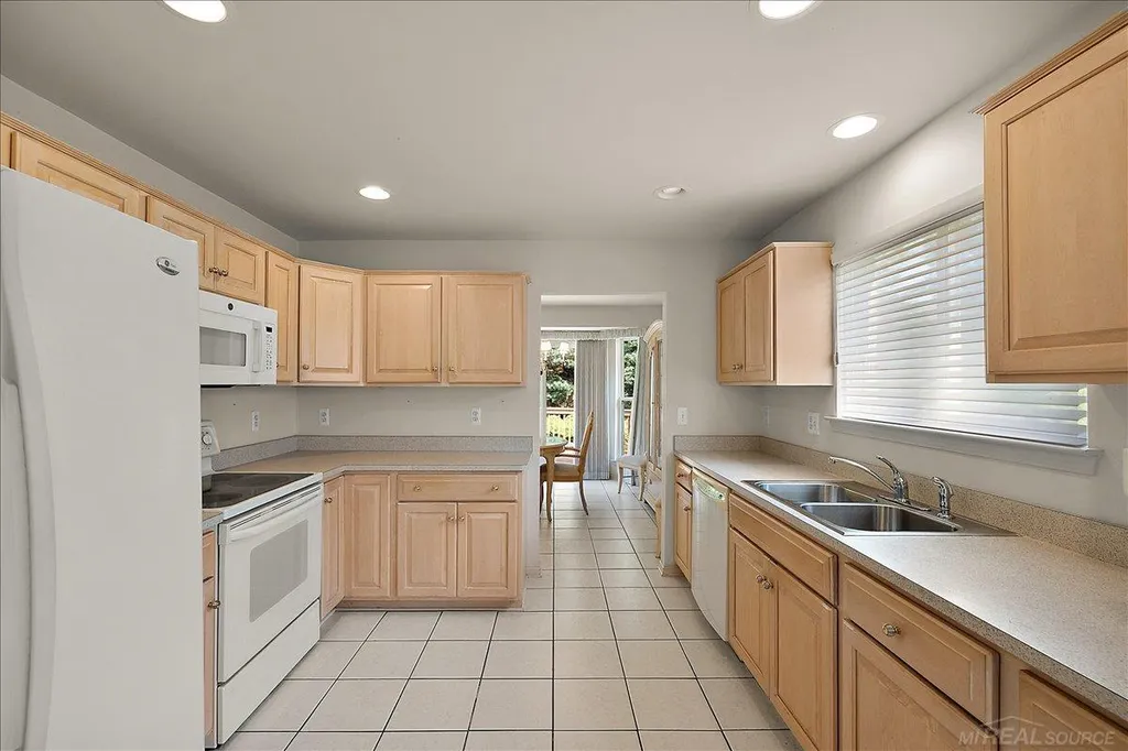 43350 Cove Drive Clinton Charter Township MI 48038