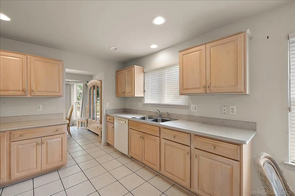 43350 Cove Drive Clinton Charter Township MI 48038