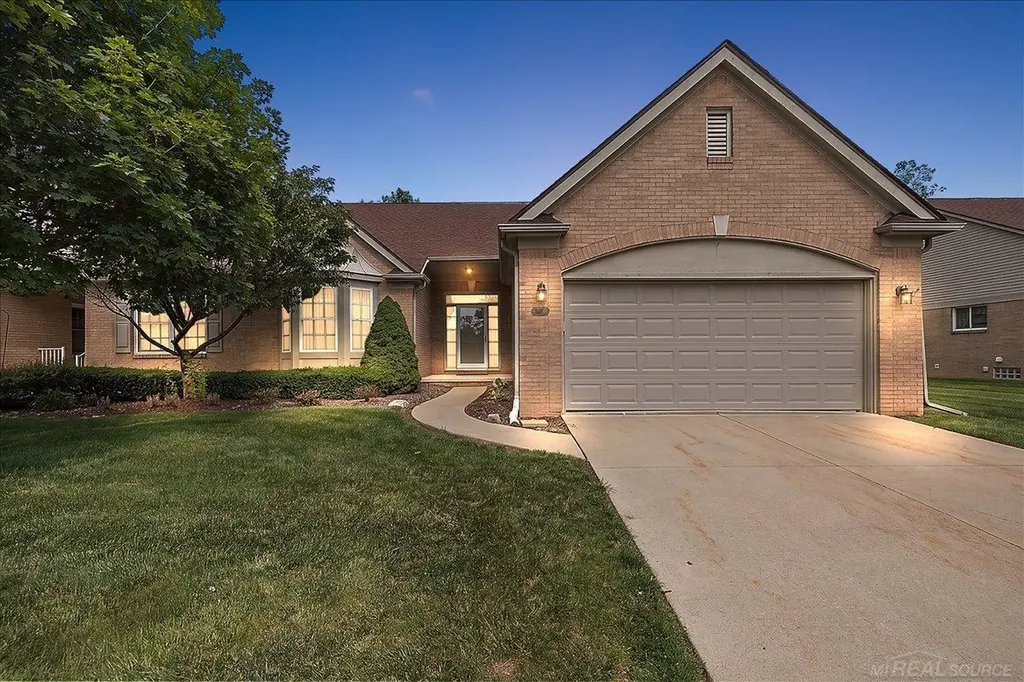 43350 Cove Drive Clinton Charter Township MI 48038