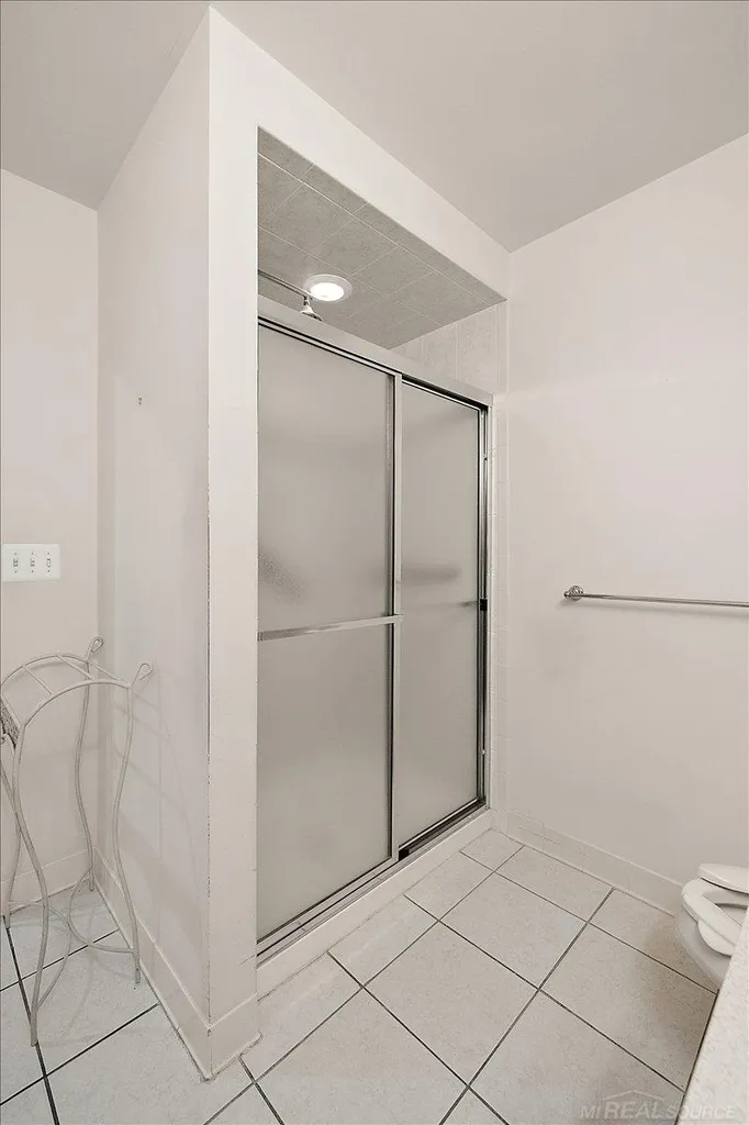43350 Cove Drive Clinton Charter Township MI 48038