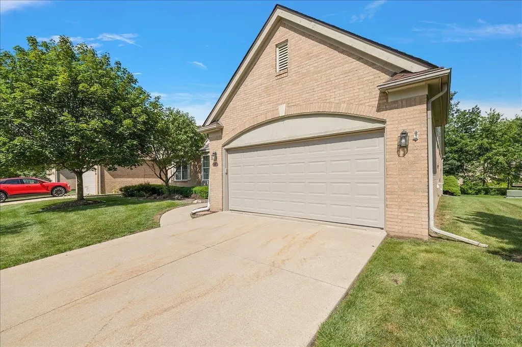 43350 Cove Drive Clinton Charter Township MI 48038