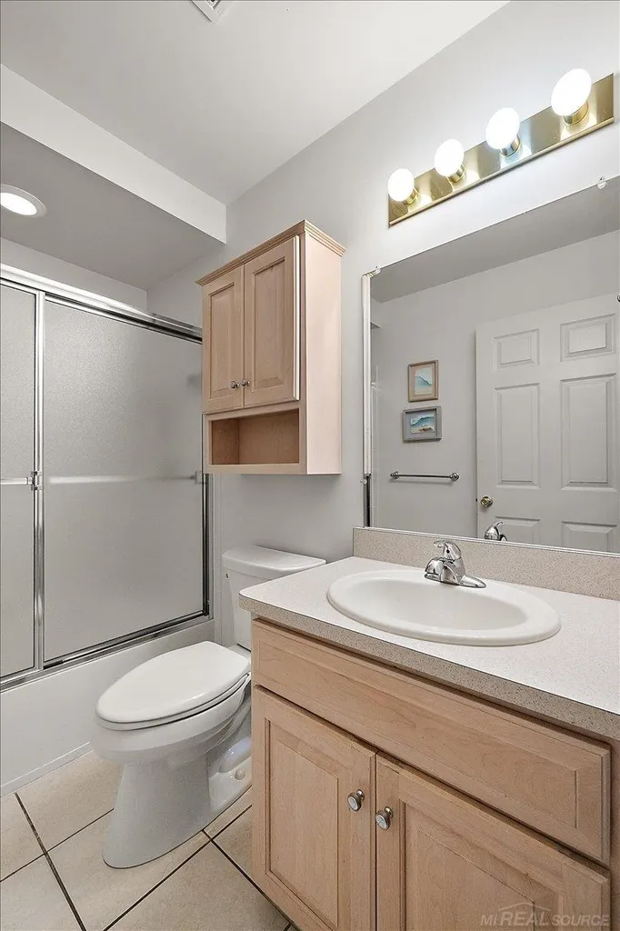 43350 Cove Drive Clinton Charter Township MI 48038