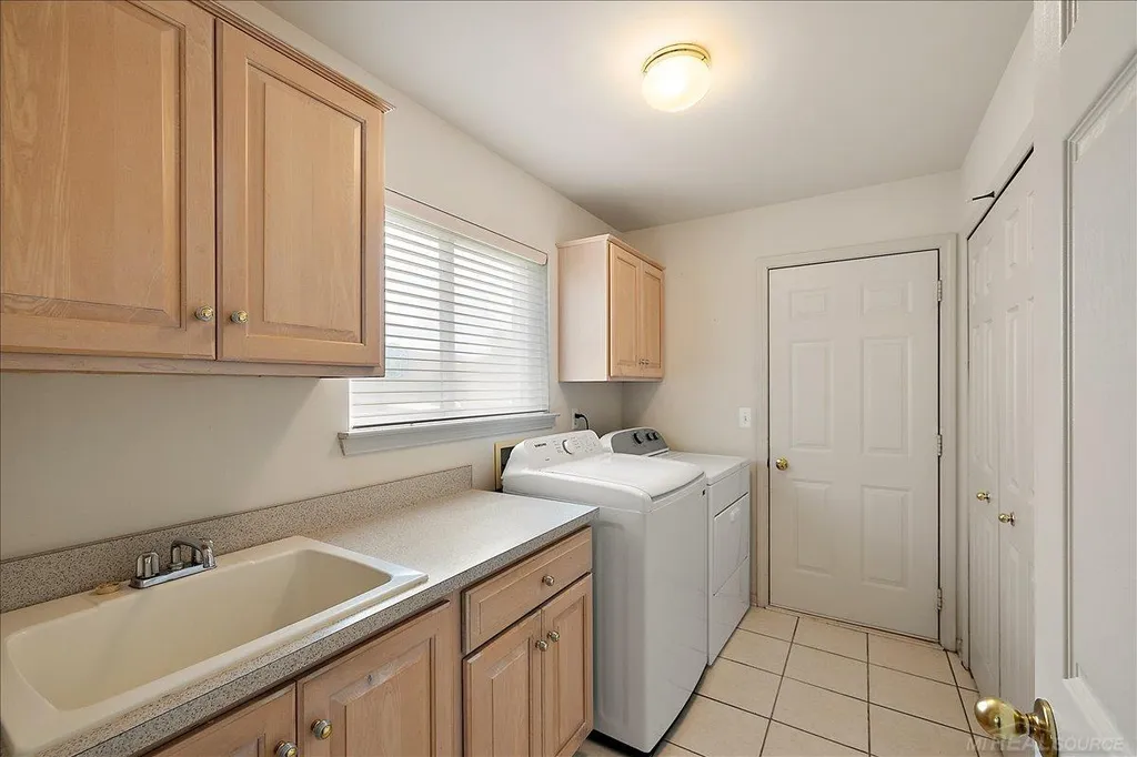 43350 Cove Drive Clinton Charter Township MI 48038