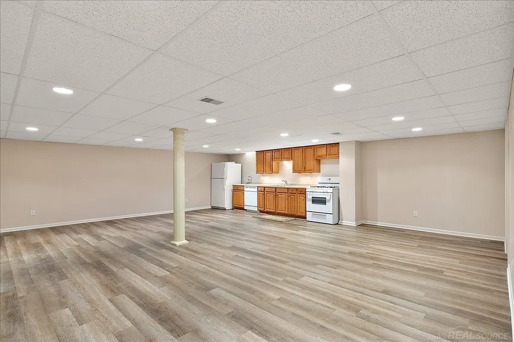 43350 Cove Drive Clinton Charter Township MI 48038