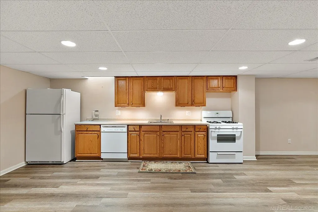 43350 Cove Drive Clinton Charter Township MI 48038