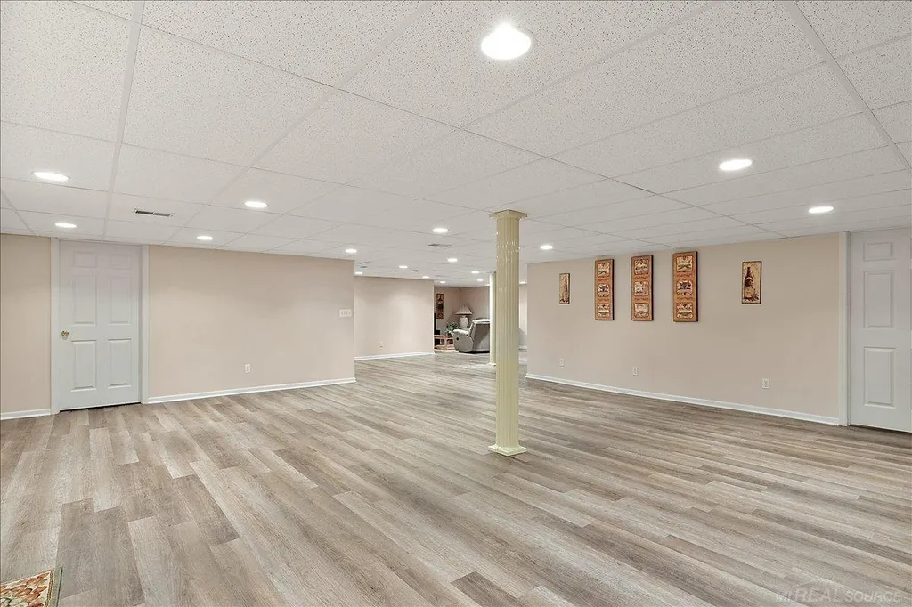 43350 Cove Drive Clinton Charter Township MI 48038