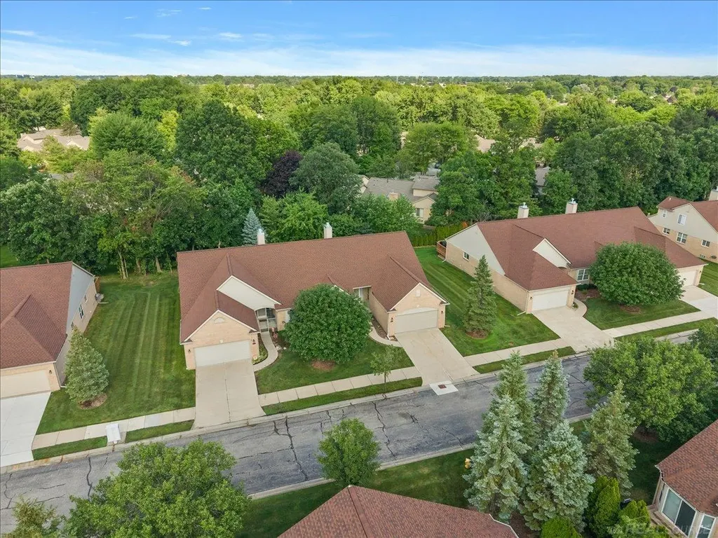 43350 Cove Drive Clinton Charter Township MI 48038