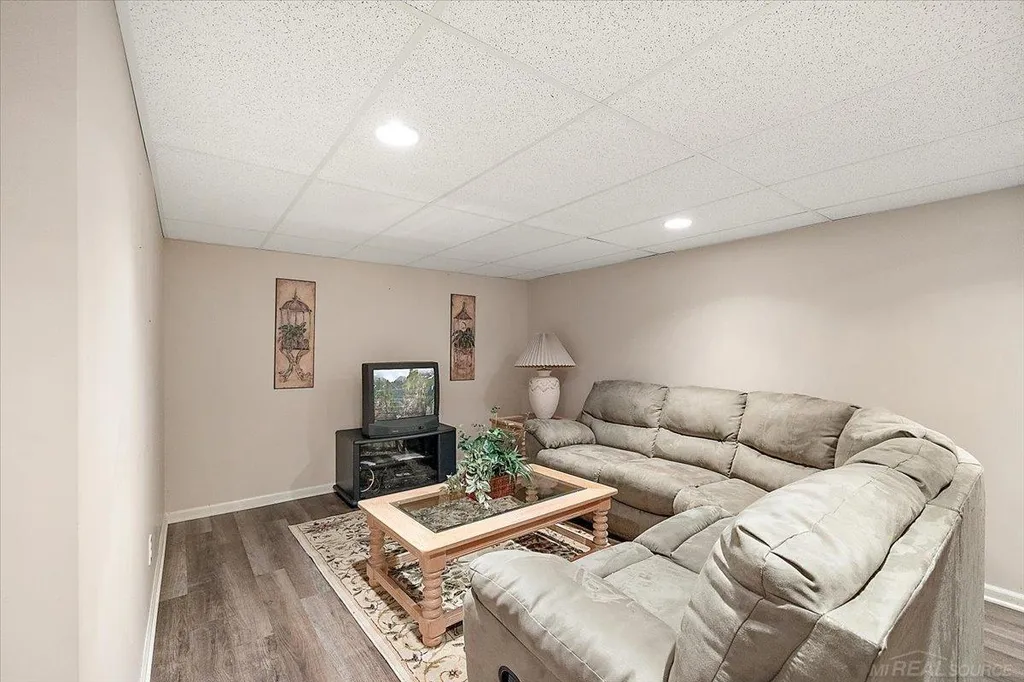 43350 Cove Drive Clinton Charter Township MI 48038
