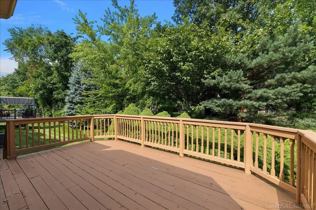 43350 Cove Drive Clinton Charter Township MI 48038