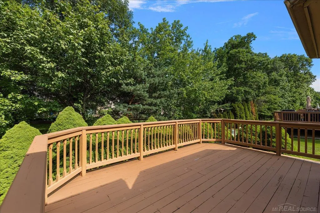43350 Cove Drive Clinton Charter Township MI 48038