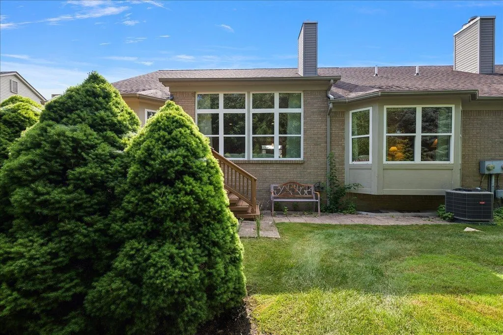 43350 Cove Drive Clinton Charter Township MI 48038