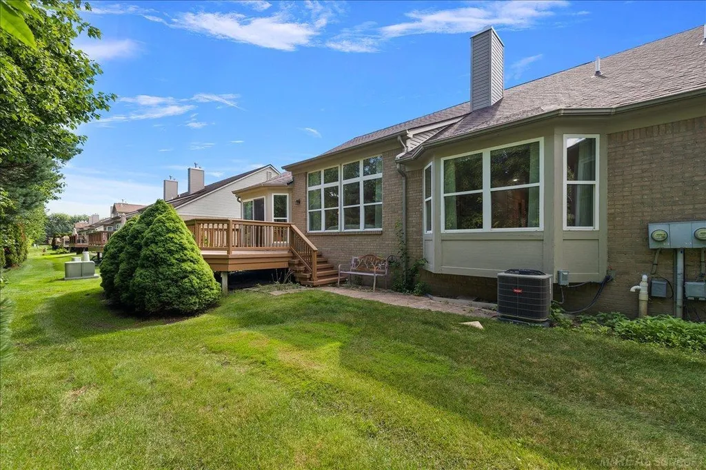 43350 Cove Drive Clinton Charter Township MI 48038