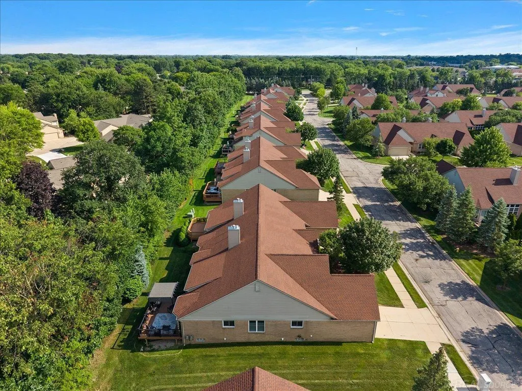 43350 Cove Drive Clinton Charter Township MI 48038