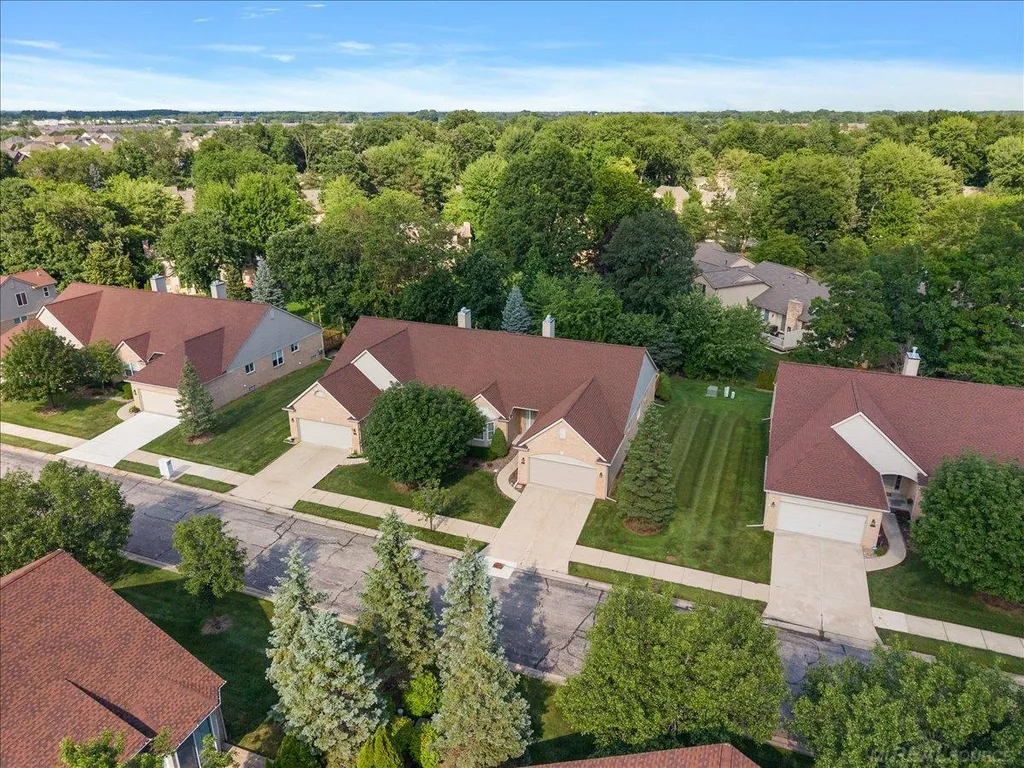 43350 Cove Drive Clinton Charter Township MI 48038