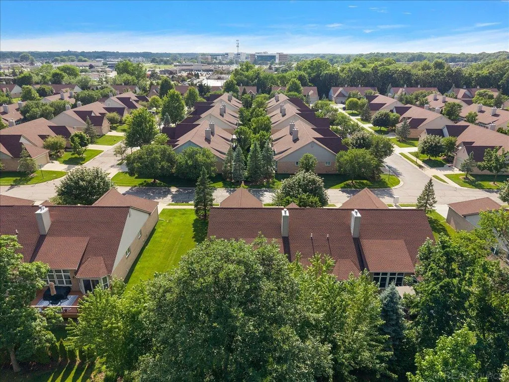 43350 Cove Drive Clinton Charter Township MI 48038