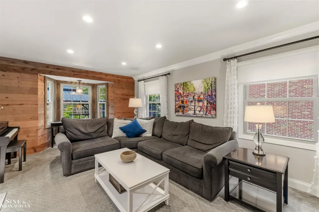 280 Kerby Road Grosse Pointe Farms City MI 48236