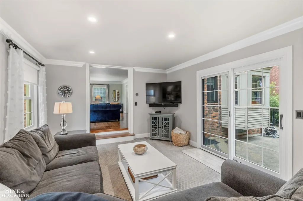 280 Kerby Road Grosse Pointe Farms City MI 48236