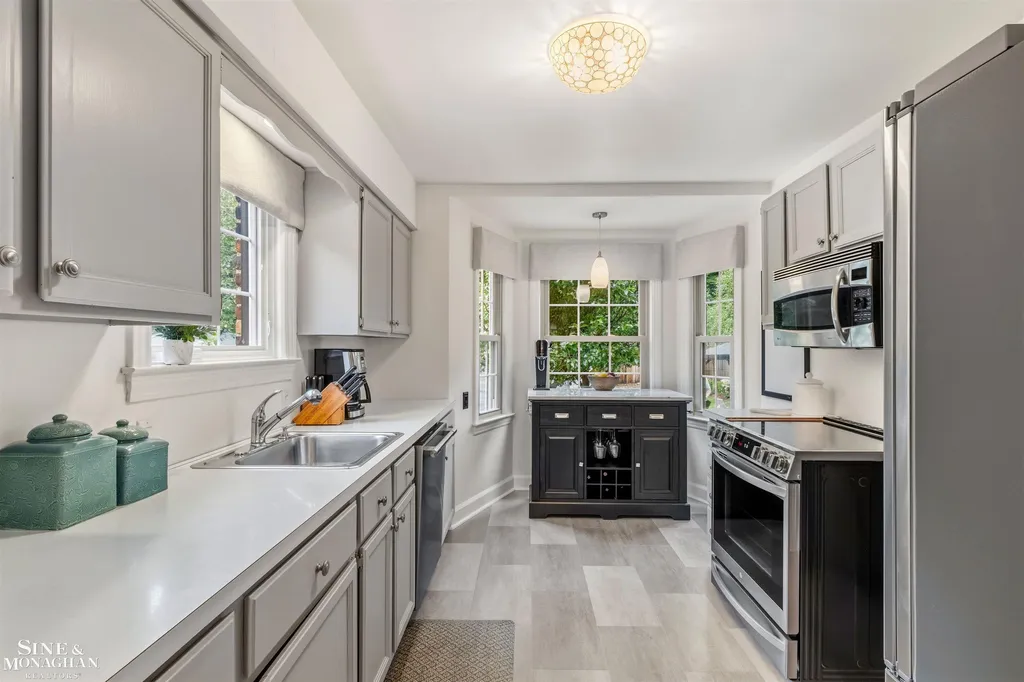 280 Kerby Road Grosse Pointe Farms City MI 48236