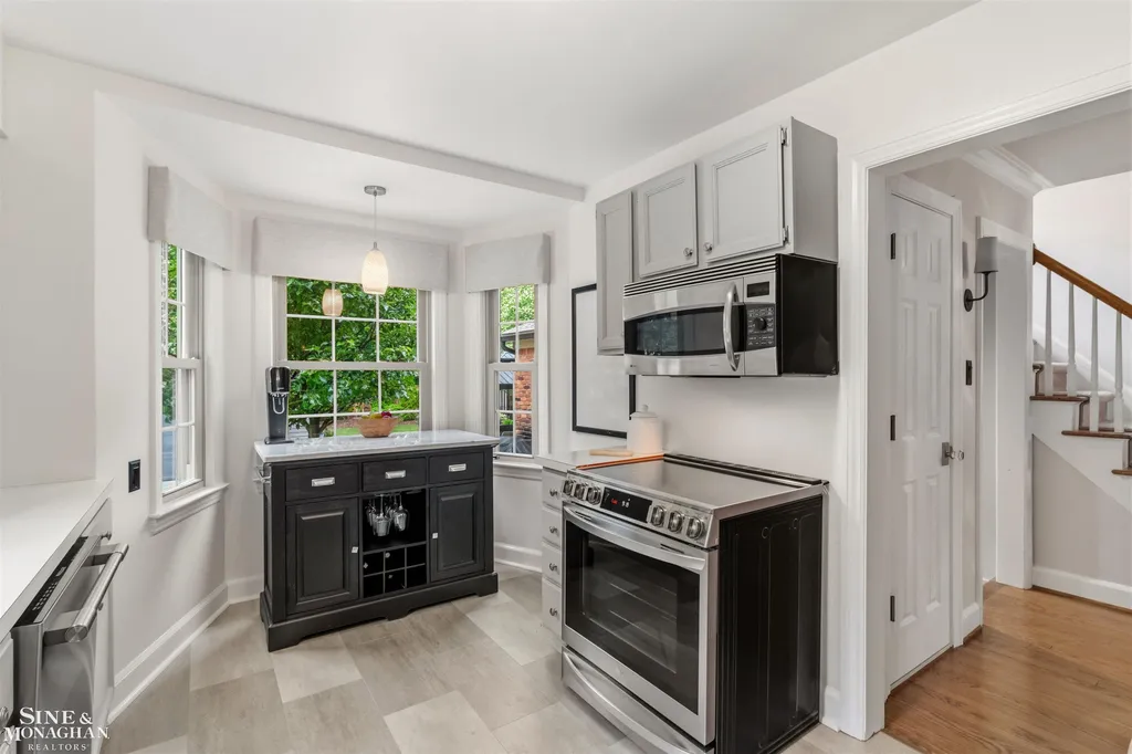 280 Kerby Road Grosse Pointe Farms City MI 48236